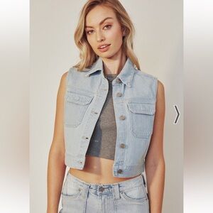NWT VICI Cropped Light Wash Denim Cargo Vest Top - M